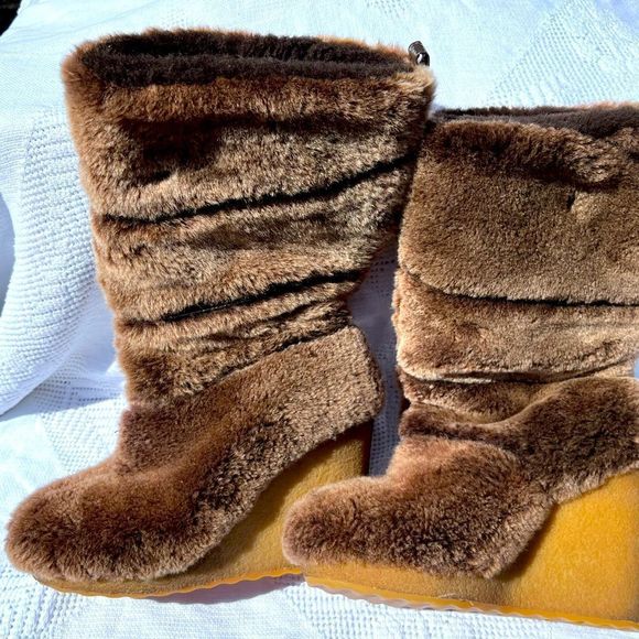TORY BURCH FUR BOOTS - Picture 1 of 14